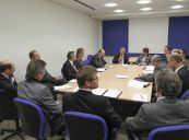 <p>Frau Dr. Inge Gräßle, CDU, und Markus Ferber, CSU, im Gespräch mit Vertretern der VR-Bank Aalen  - 05.11.2012</p>