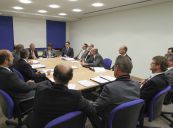 <p>Frau Dr. Inge Gräßle, CDU, und Markus Ferber, CSU, im Gespräch mit Vertretern der VR-Bank Aalen  - 05.11.2012</p>