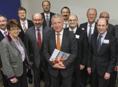 <p>Frau Dr. Inge Gräßle, CDU, und Markus Ferber, CSU, im Gespräch mit Vertretern der VR-Bank Aalen  - 05.11.2012</p>